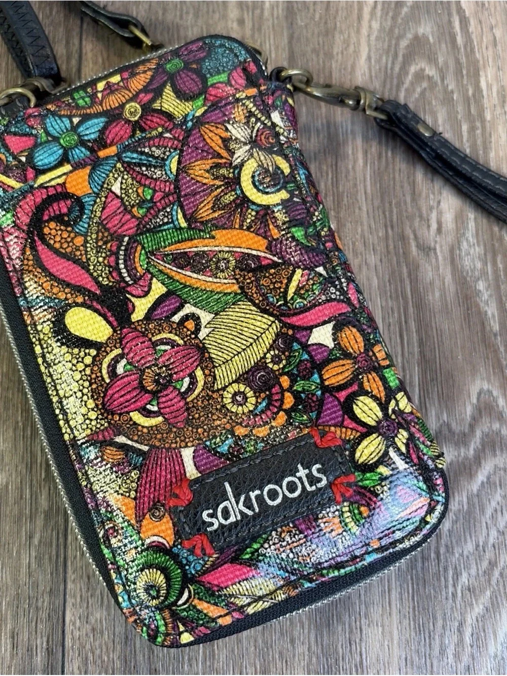 Sakroots Artist Circle Smart Phone Wristlet Crossbody Rainbow Spirit Desert